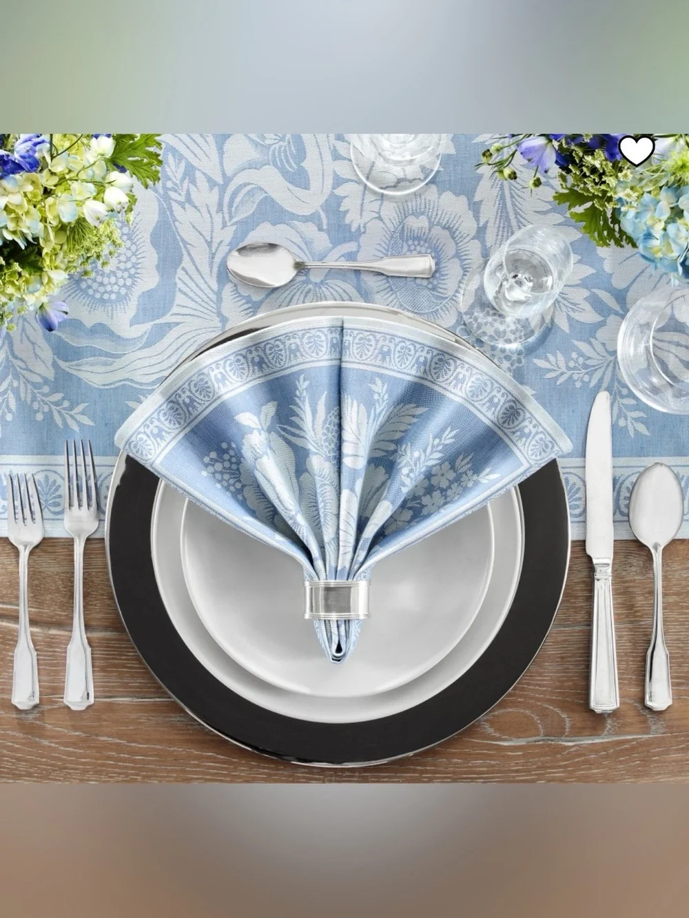 Williams Sonoma Blue and White Floral Napkins ( Set of 4 )